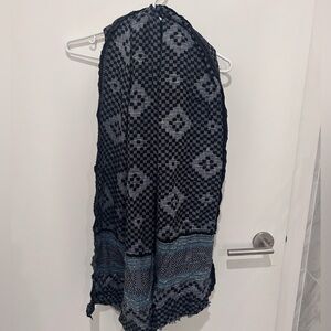 Black and Gray Patterned Diamond Scarf
